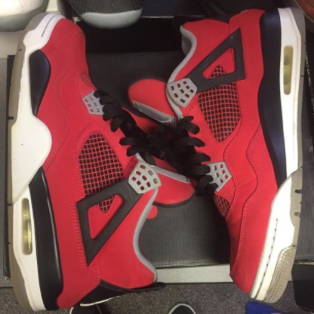 Jordan 4 Toro Bravo